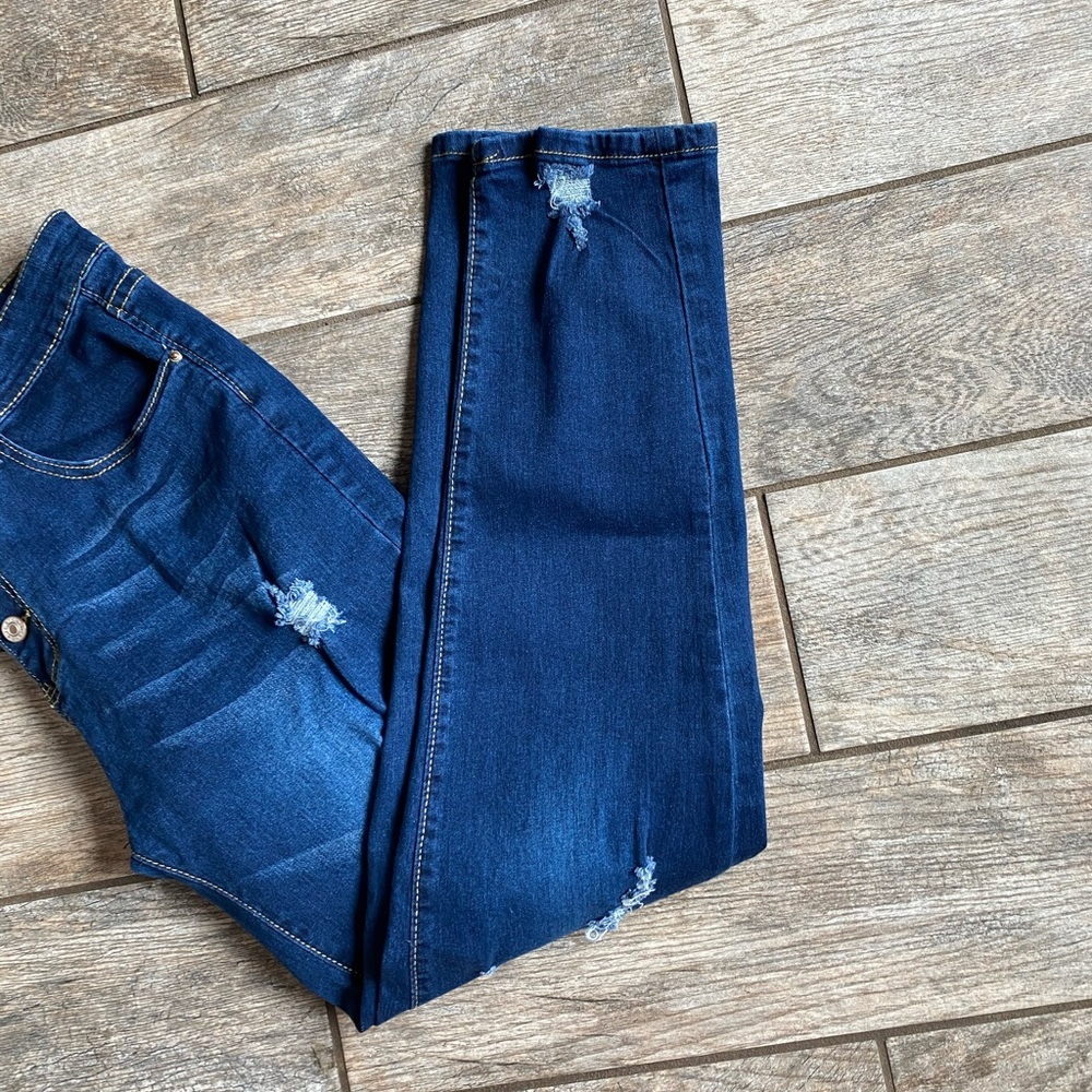 Distressed Jeans - Picture 2 of 5